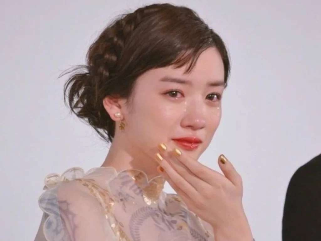 Scandal Ngoại Tình: Ngọc Nữ Mei Nagano Bị Lộ Tin Nhắn Thân Thiết Với Nam Diễn Viên Đã Có Gia Đình