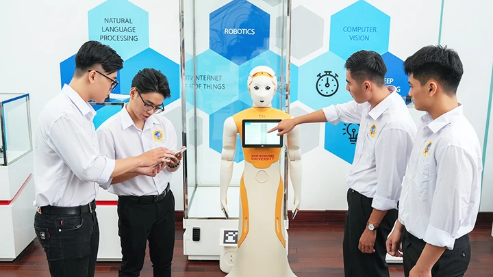 Người trẻ: Thách thức và cơ hội trong một thế giới đổi mới